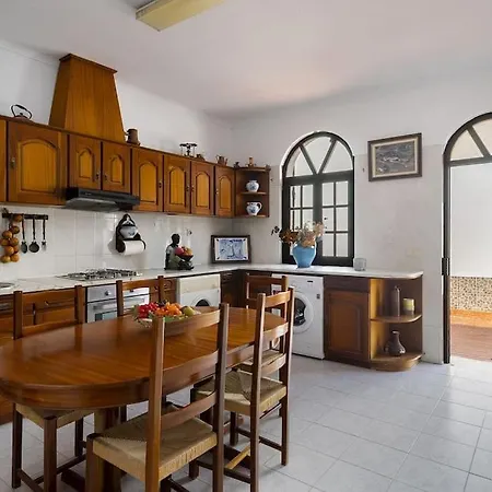Casa Dos Pais - Piscina & Jardim 3*