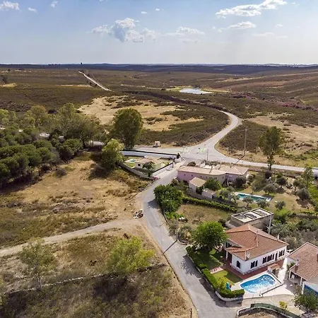 Casa Dos Pais - Piscina & Jardim 3*